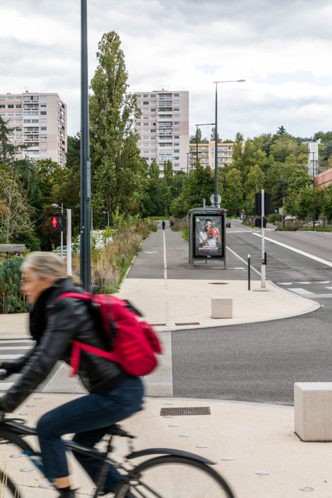 AVENUE DU LAC - LA FONTAINE D'OUCHE