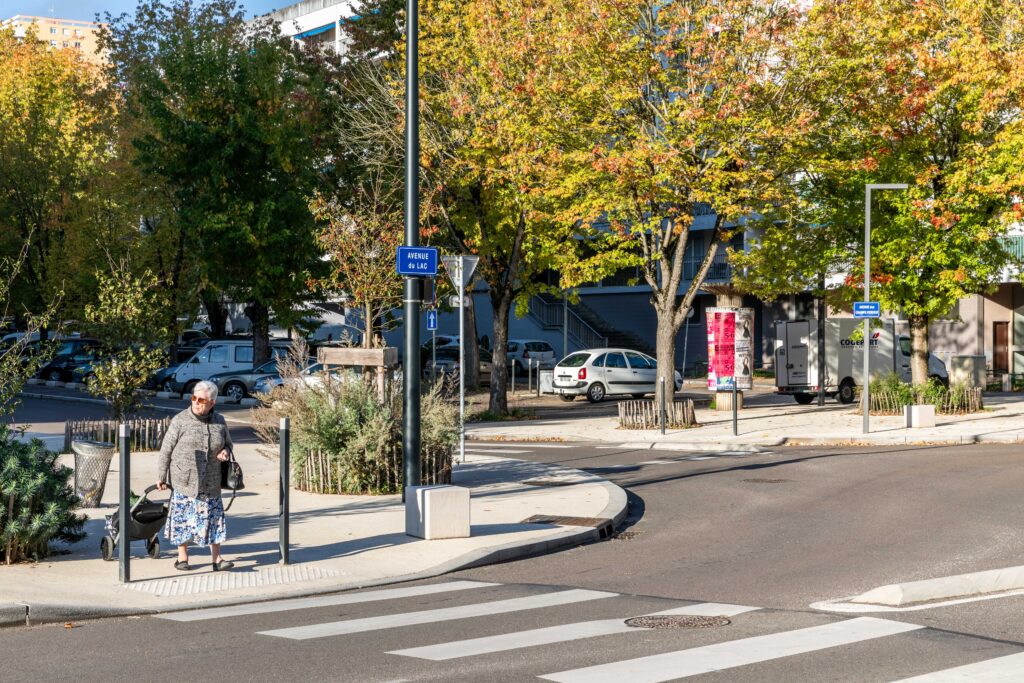 AVENUE DU LAC - LA FONTAINE D'OUCHE